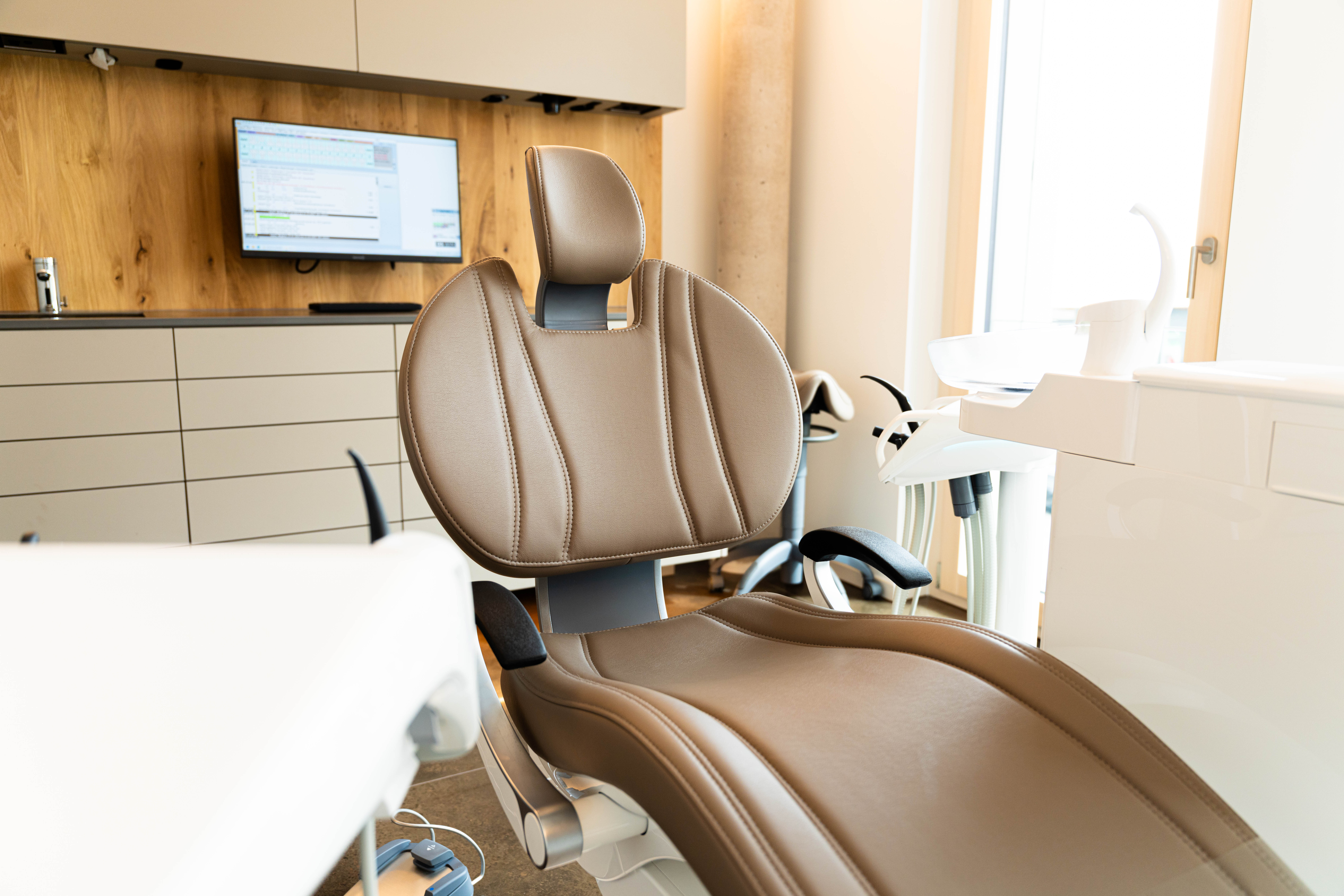 Behandlungsstuhl im Behandlungsraum 1 der Trident Medical